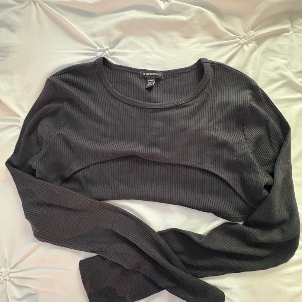 Beyon Yoga Shawl/Black Ribbed Crop Top